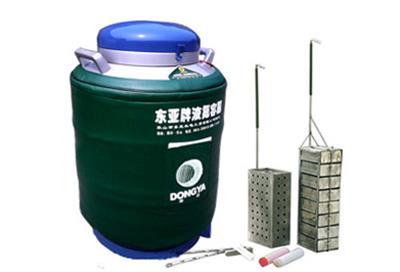 翻(fan)蓋(gai)內塞(sai)式大(da)口(kou)徑液氮(dan)罐(guan)YDS-35-200F